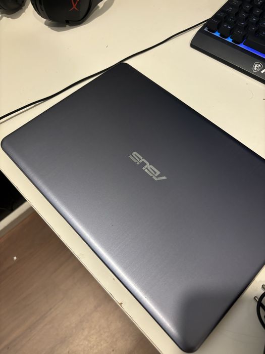Portátil ASUS cinzento