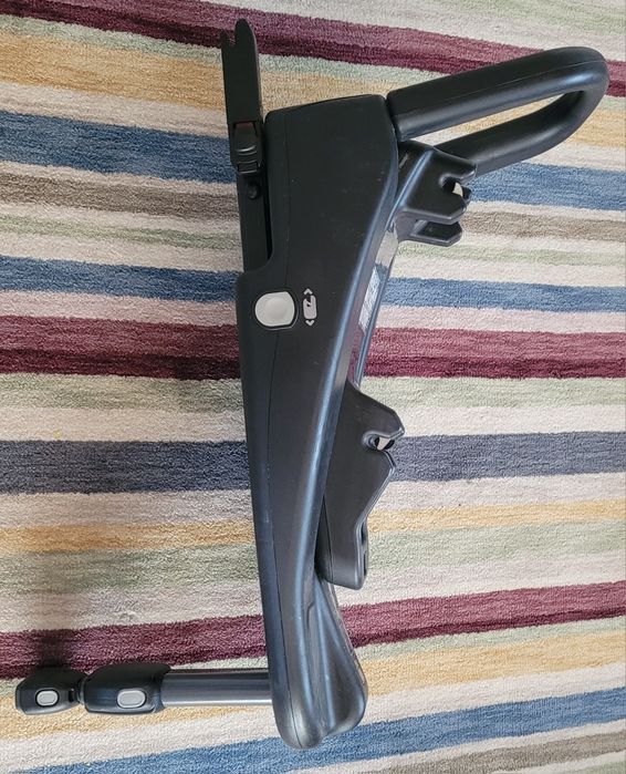 Fotelik samochodowy Joie z bazą.