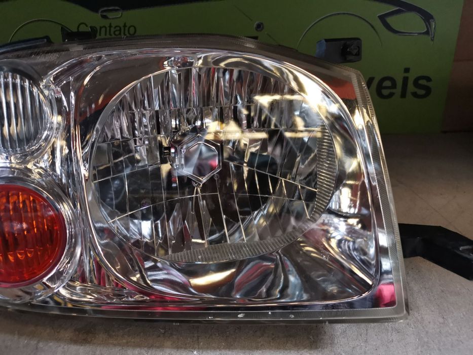 NISSAN NAVARA D22 FAROL DIREITO - FF449