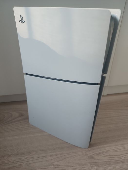 PlayStation 5 Slim  + 2 pady dualsense