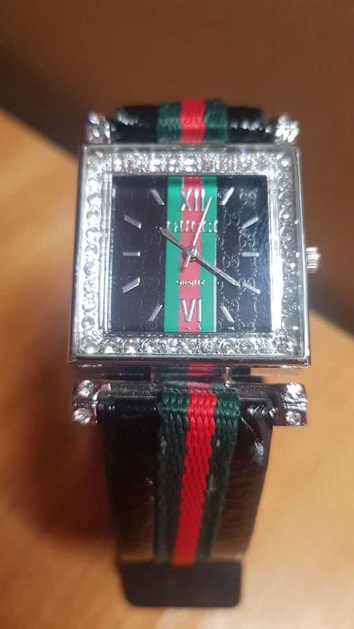 Годинник в стилі GUCCI