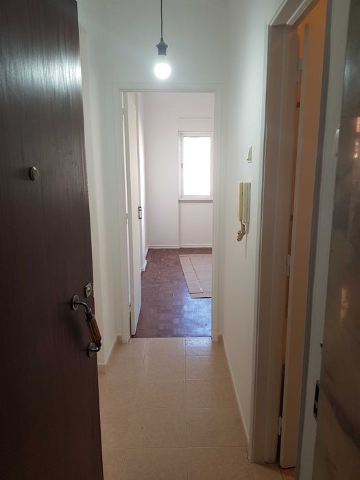 Apartamento t1 venteira junto ao metro