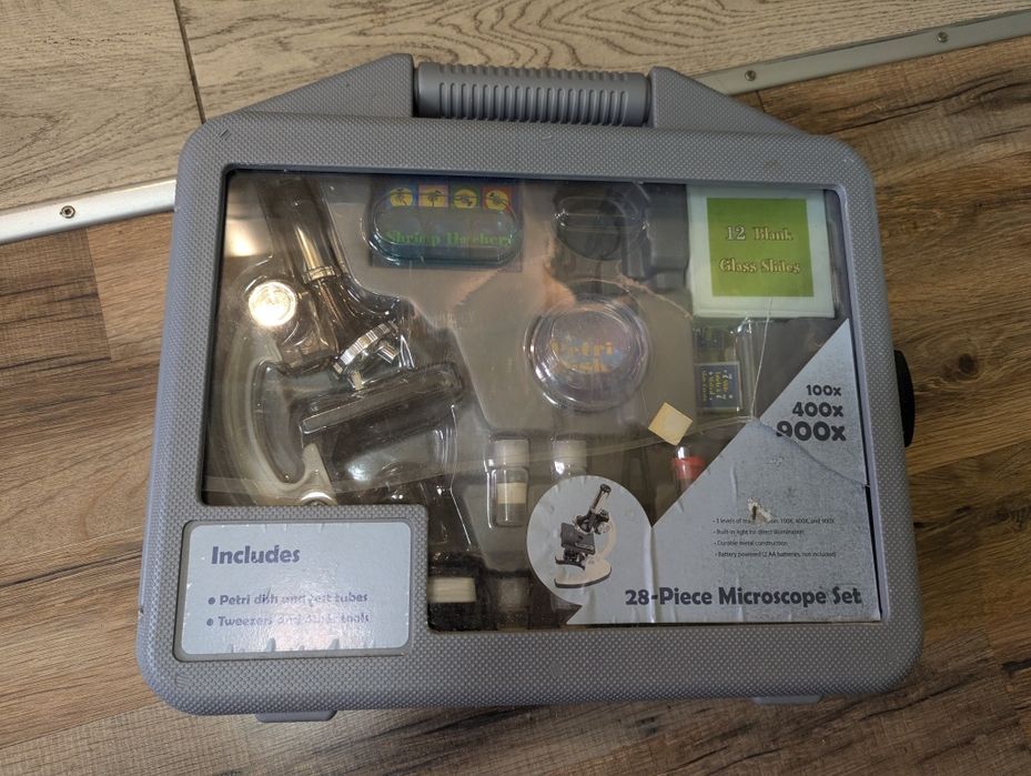 Микроскоп в кейсе 

Пере
