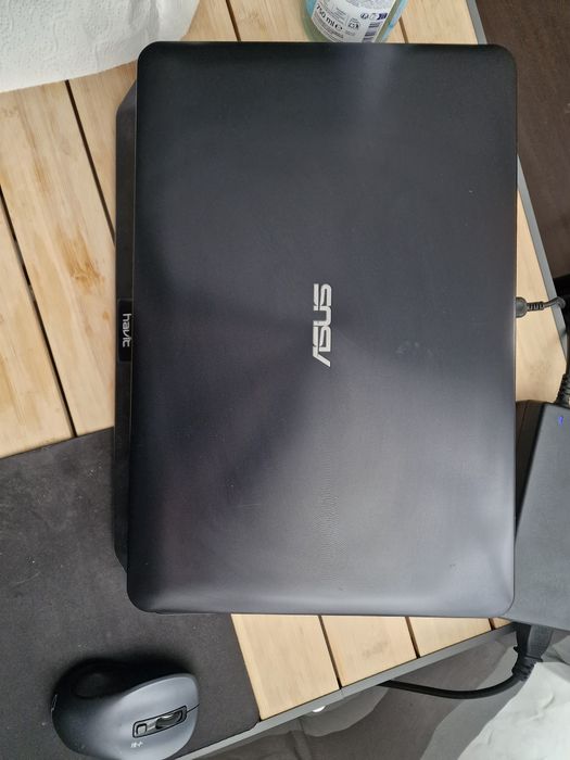 Laptop asus F555B 8/240 GB radeon AMD