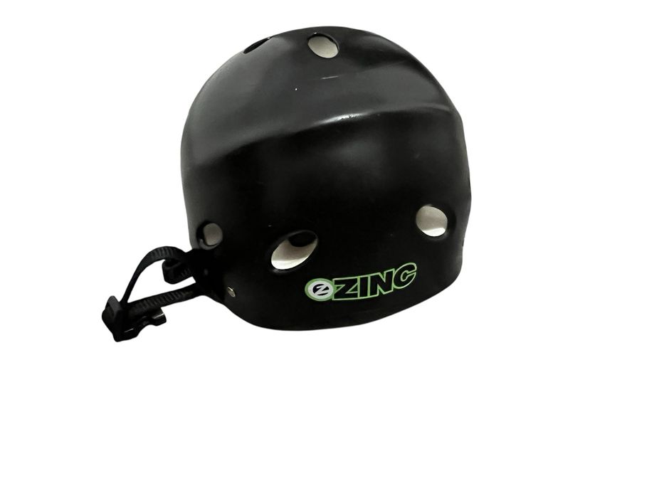Kask czarny.