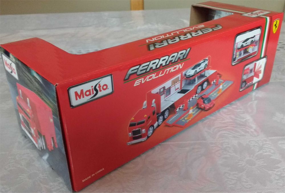 Maisto - Transportador Ferrari - Racing Hauler + 2 Ferrari FXX K Evo