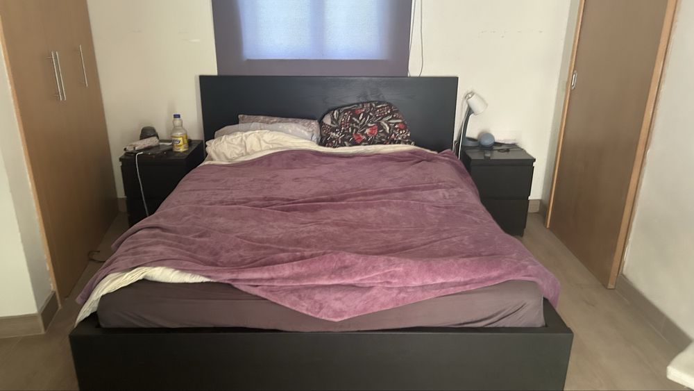 Mobília de Quarto IKEA MALM (Preto-Castanho) + Colchão + Smart TV Samsung 55"