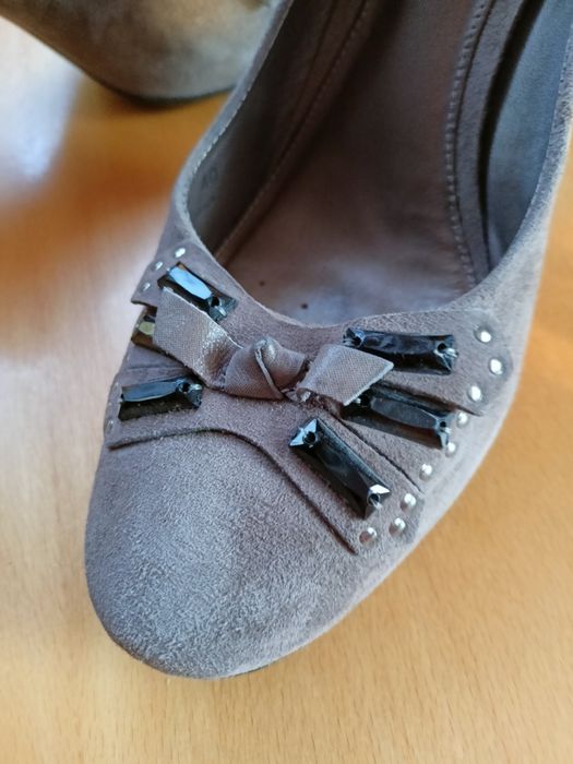Czółenka  damskie zamszowe rozm. 40