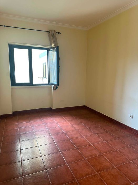 Apartamento T2 no Centro de Carcavelos | Excelente Localização, Amplas Áreas e Muita Luz Natural