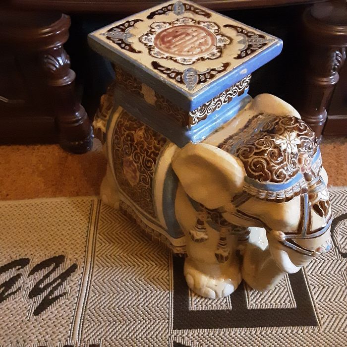 Керамический напольный слон Индия