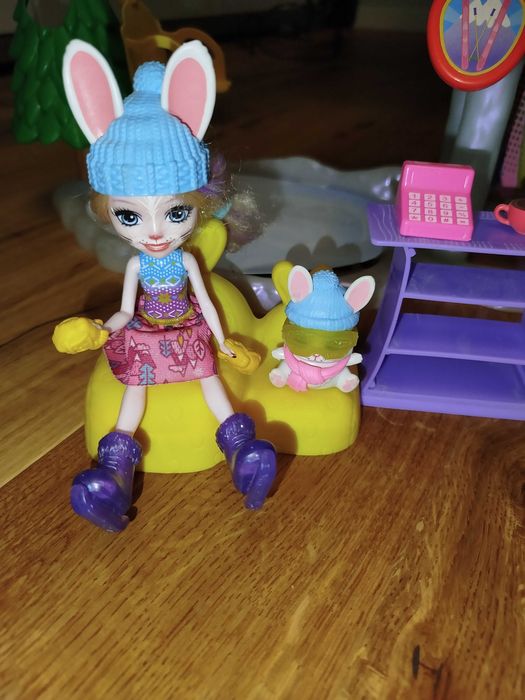 Enchantimals Zimowa chatka zestaw z lalką
