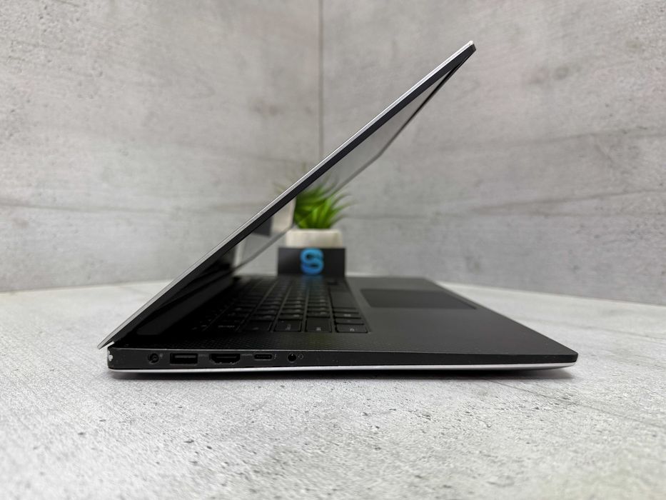 Стильний ноутбук Dell Xps 15 9560/i7-7700HQ/Nvidia/16gb ddr4/512gb ssd