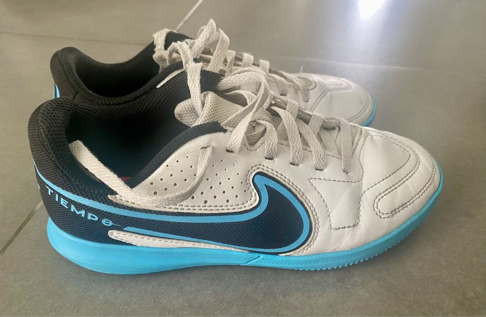 Chuteiras futsal Nike 33