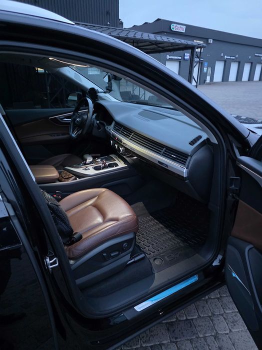 AUDI Q7 2018 року