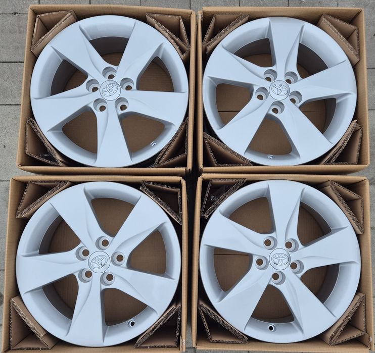 #T54S Alufelgi R16 5x100 Lexus CT200h od 2011 do 2025 Nowe