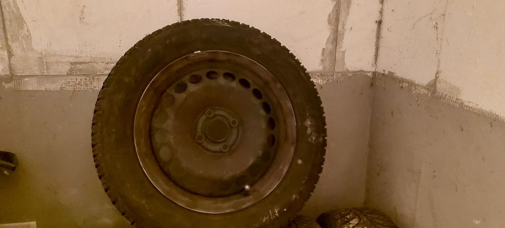 Шини з дисками на опель в зборі