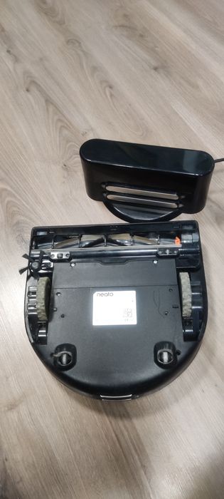 Продам робот пылесос Neato на запчасти