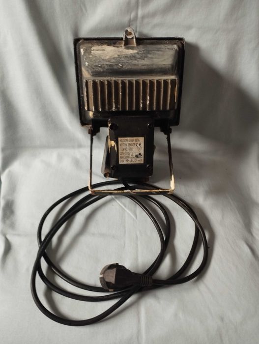 Holofote antigo ideal para ter nas obras