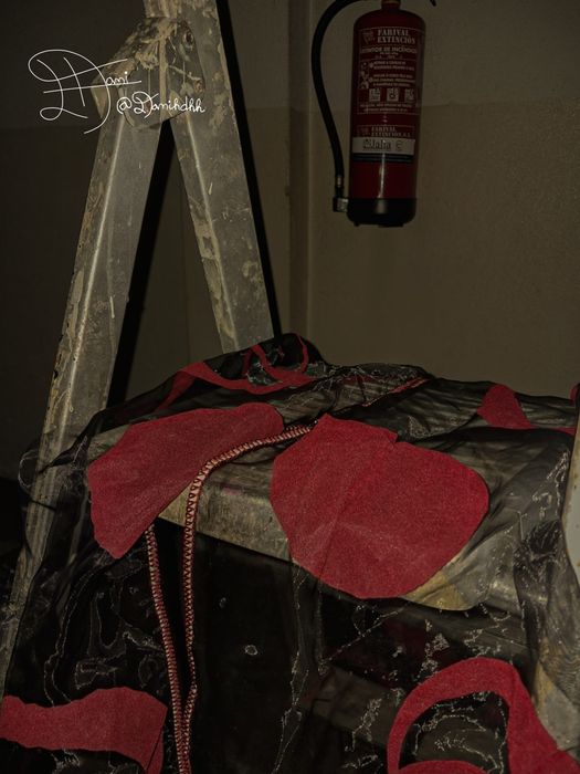 1 Curtain | Red | +2 Pairs of Tiebacks | 2,25m L/1,37m W | 2010s