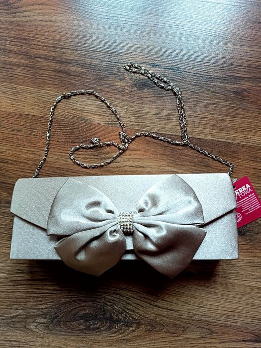 Torebka mała damska na łańcuszku na ramię beżowa wieczorowa kopertówka