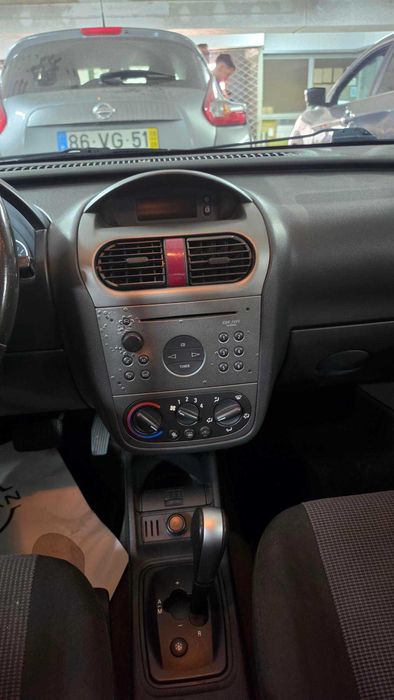Opel Corsa C 1.2i Automático - 4 pneus novos e manuntenções em dia