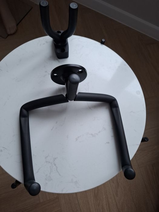 Uchwyt ścienny na gitarę regulowany czarny