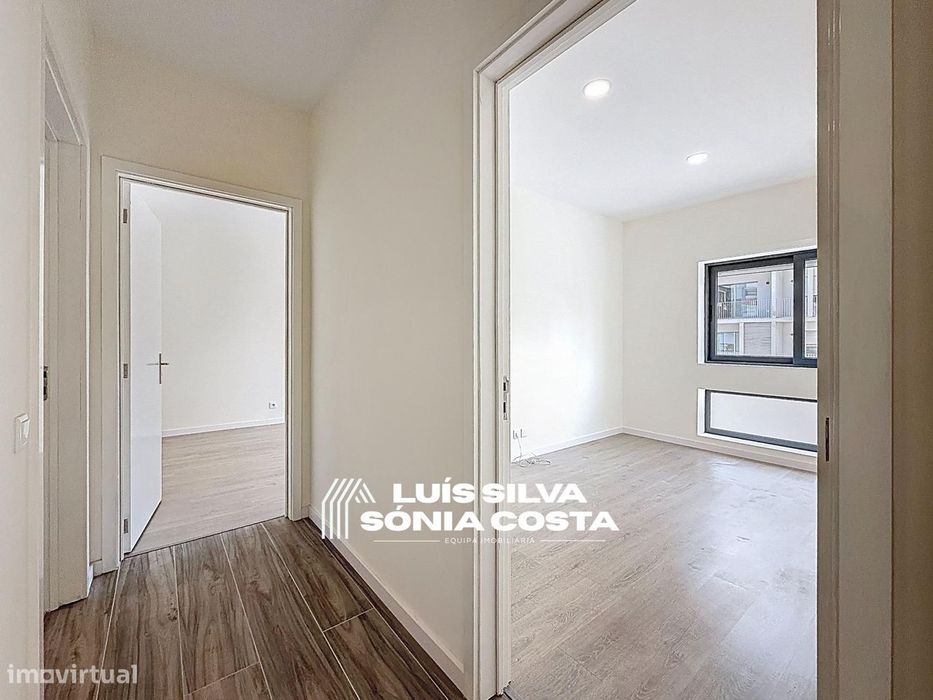 Apartamento T4 Totalmente Remodelado com 2 Varandas e Elevador –...