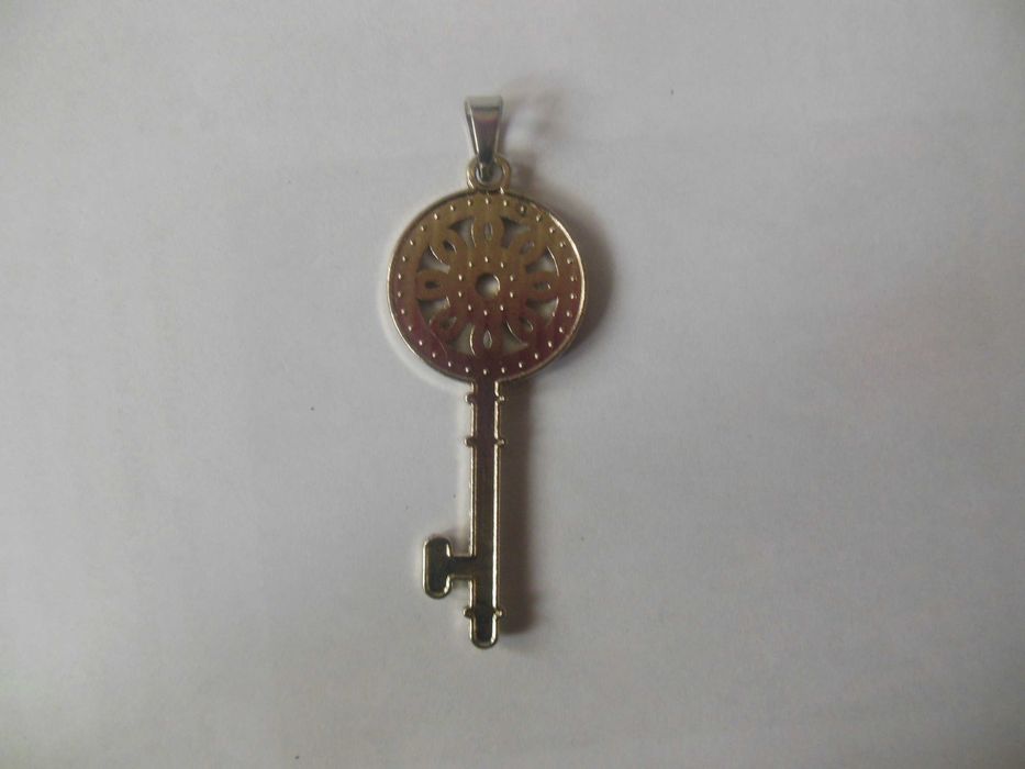 Wisiorek błyszczący klucz