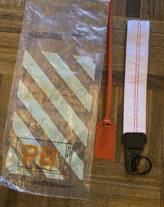 Varias Fitas Off White