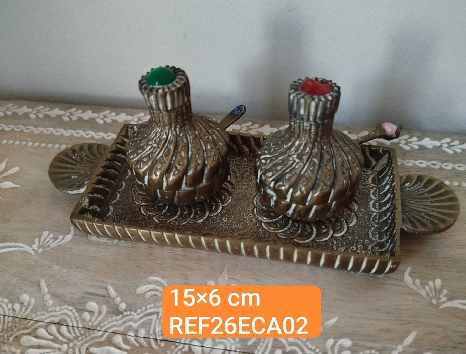 Antigo e invulgar Conjunto de Saleiro e Pimenteiro