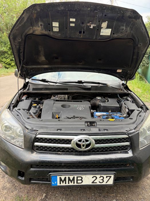 Продаю автомобіль Toyota rav4 2006року. Машина в робочому стані, все працює. Деталі по телефону.