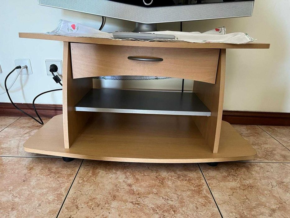 Movel TV + TV em bom estado