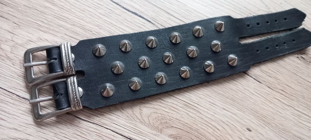 Bransoleta pieszczocha skórzana.