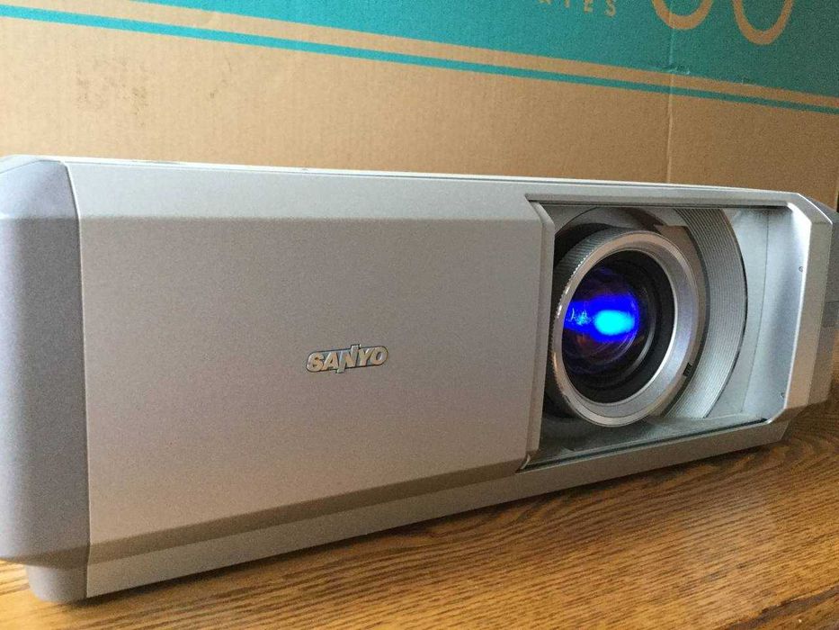 Sanyo PLV-Z4 проектор