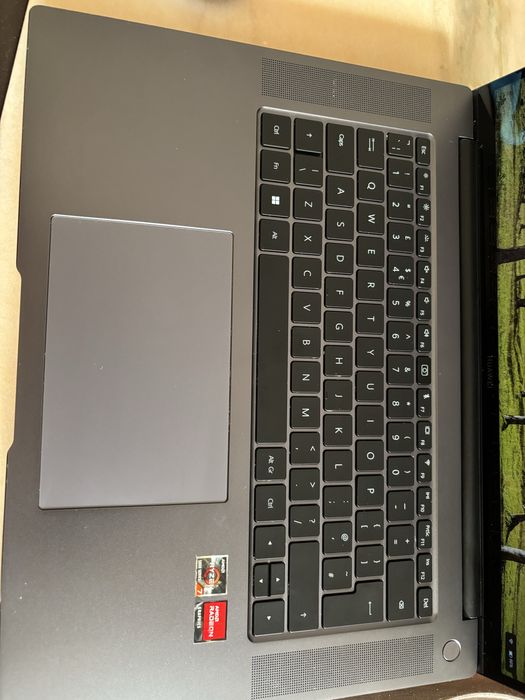 Huawei MateBook 16" | AMD Ryzen 7 (8 Cores) | 16GB RAM | Rápido e Barato