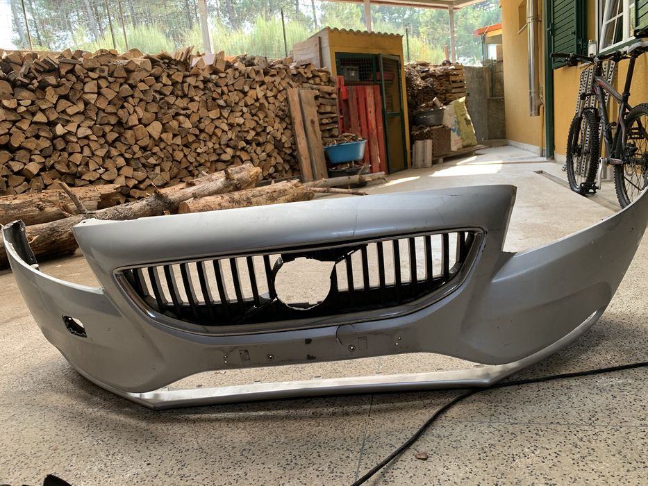 Volvo v40 - peças danificadas