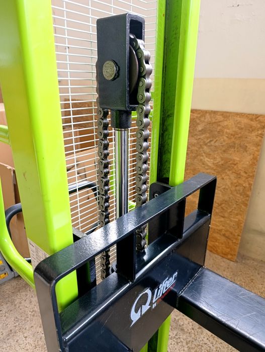 Empilhador manual / Stacker