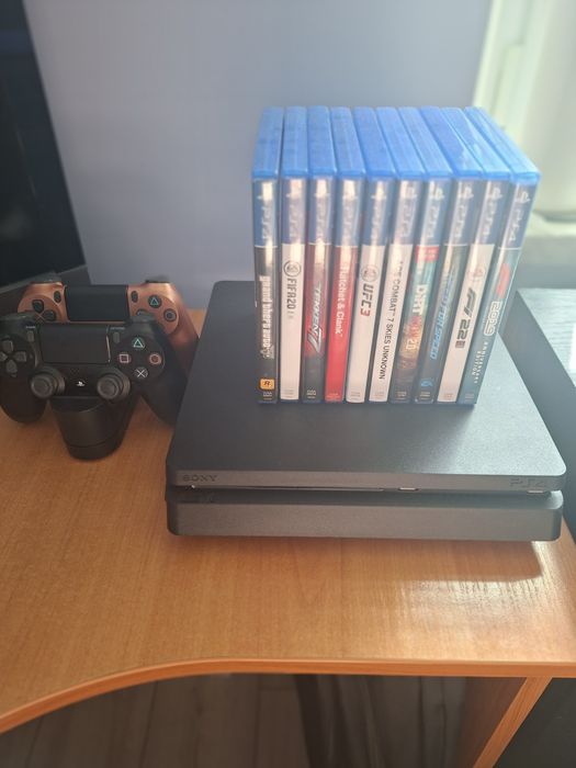 PS4 slim 1tb,  2 pady, 10 gier