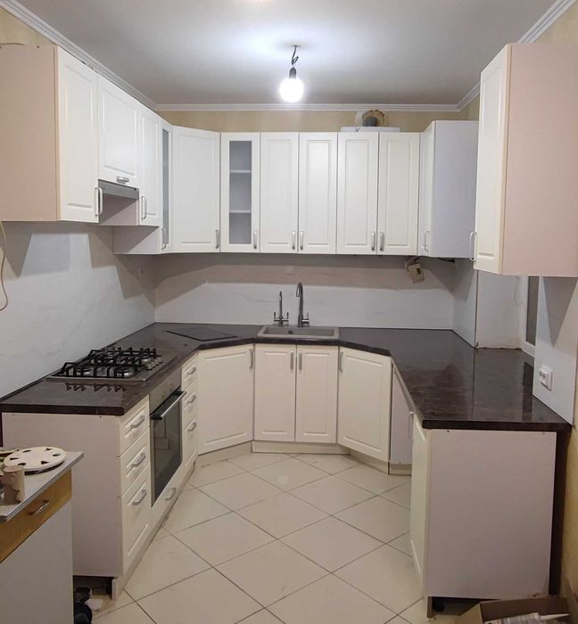 Кухні на замовлення Виготовлення меблів шафи гардероп