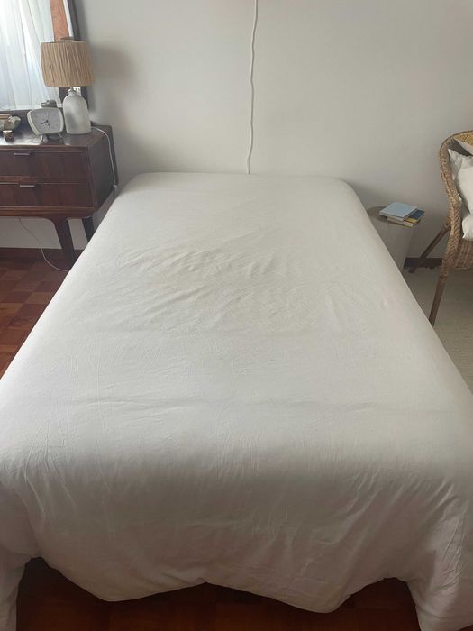 Cama de corpo e meio com colchão — 185 x 115 cm
