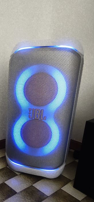Coluna JBL Partybox 320 branca