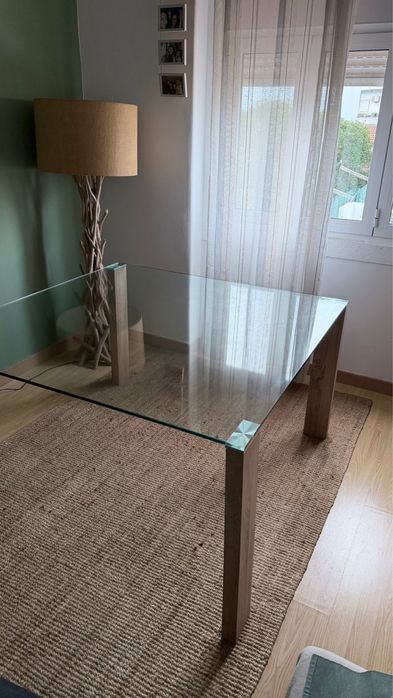 Mesa de Vidro e cadeiras