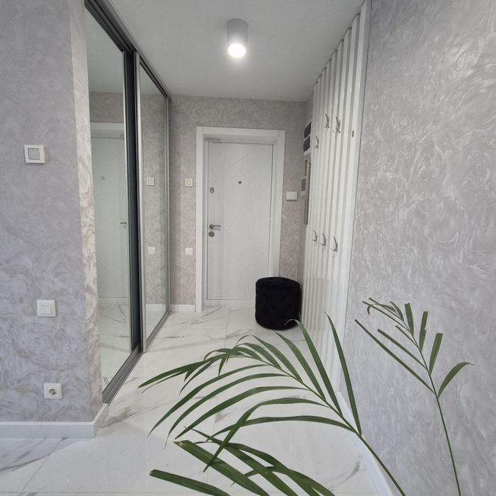 Продам трикімнатну квартиру на ремонтом