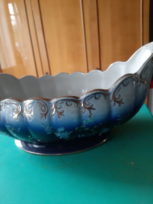 Продаються вироби із фарфору,скла,хрусталя