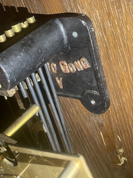 Relógio de caixa alta