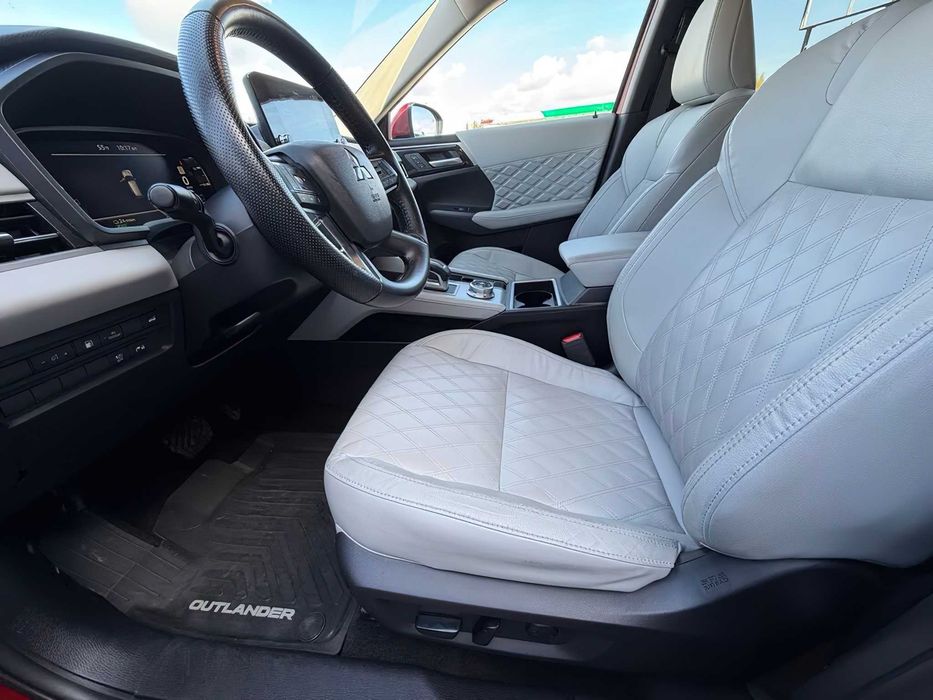 Mitsubishi Outlander Hybrid      2023