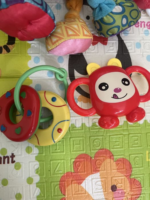 Бряскальця, погремушка, підвіска на коляску