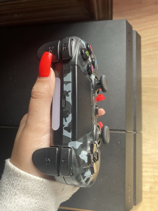 PS4 Controller in Good Condition64585482198785124