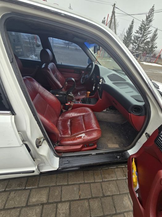 Автомобіль BMW e34