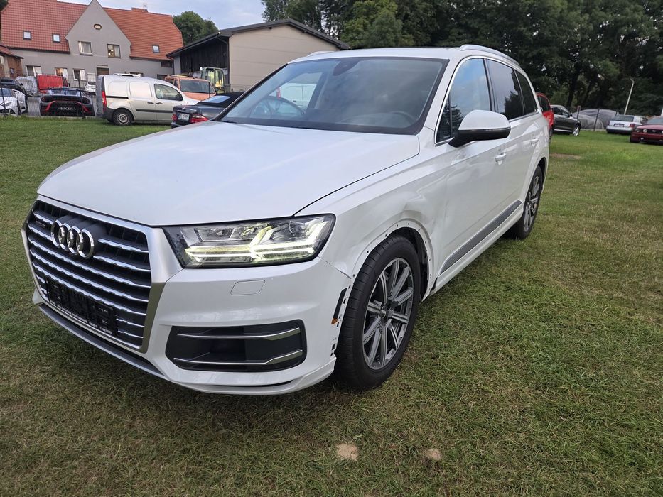 Audi Q7 Max wyposażenie -- Uszkodzony --